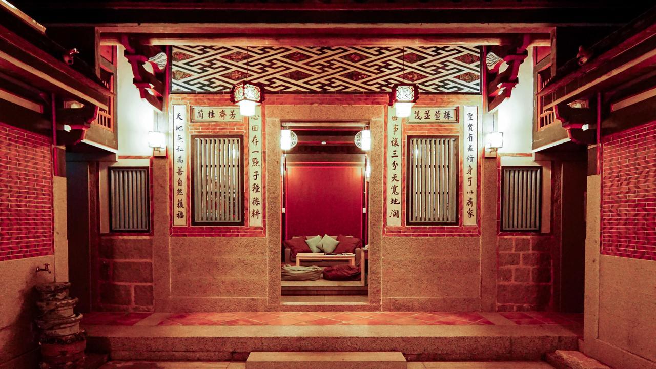 Beishan Old Western Style Hostel Jinning Экстерьер фото