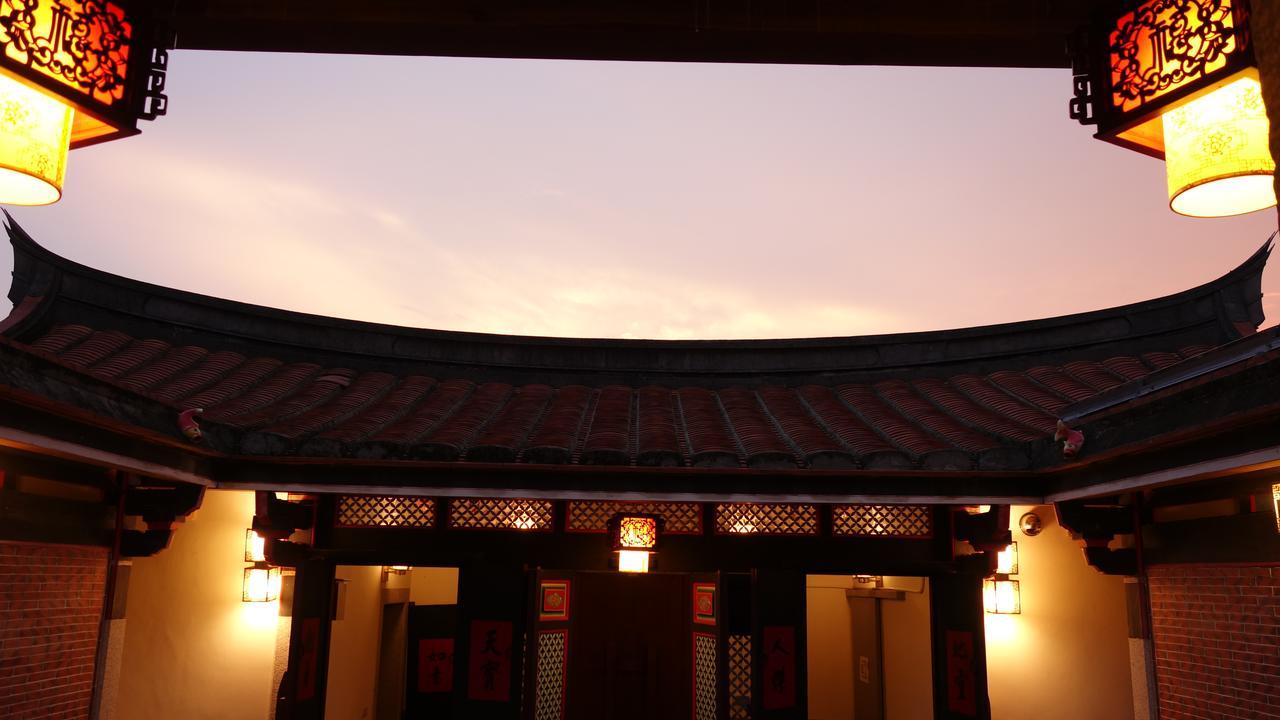 Beishan Old Western Style Hostel Jinning Экстерьер фото